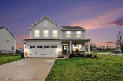 3268 Stoneleigh Rd NE, Canton, OH 44721