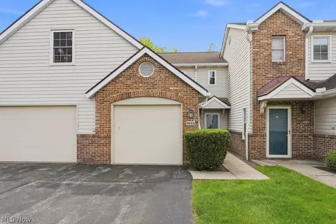 5653 Gateway Ln, Brook Park, OH 44142