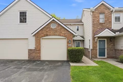 5653 Gateway Ln, Brook Park, OH 44142