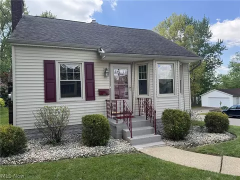 204 E Baird Ave, Barberton, OH 44203