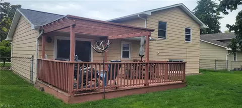 157 Hemlock Dr, Elyria, OH 44035 photo 4