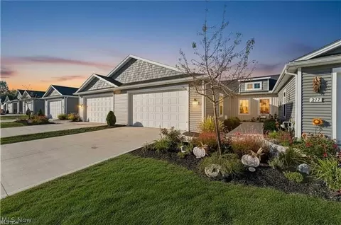 215 Silver Spring Cir, Elyria, OH 44035