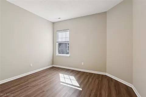Bedroom - 215 Silver Spring Cir, Elyria, OH 44035 photo 4 of 5