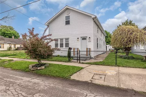 3229 W 52nd St, Cleveland, OH 44102