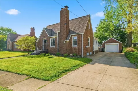 917 E Gorgas St, Louisville, OH 44641