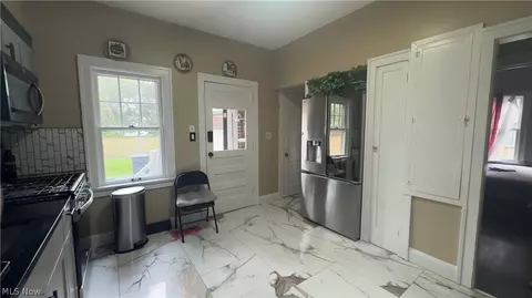 Entry Way - 132 Jennette Dr, Boardman, OH 44512 photo 3 of 6