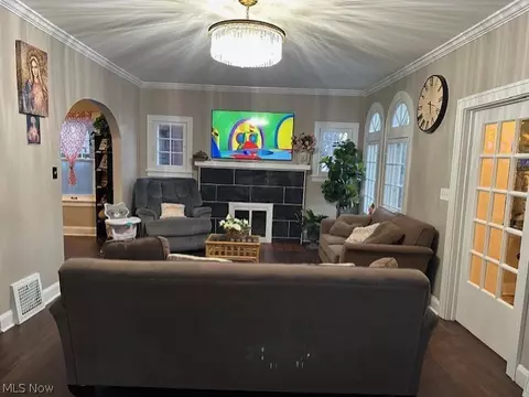 Living - 132 Jennette Dr, Boardman, OH 44512 photo 1 of 2
