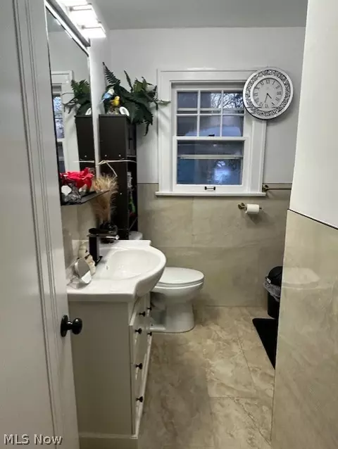 Bath - 132 Jennette Dr, Boardman, OH 44512 photo 2 of 3