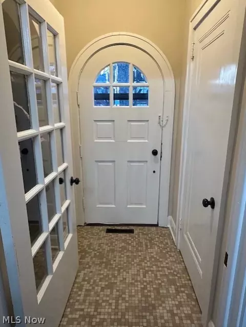 Entry Way - 132 Jennette Dr, Boardman, OH 44512 photo 1 of 6