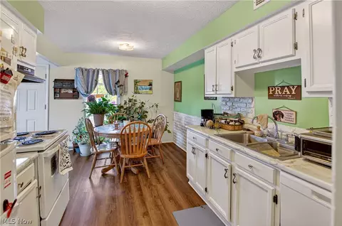 Kitchen - 17522 Independence Ct #3C, Brook Park, OH 44142 photo 3 of 3