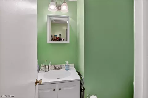 Bath - 17522 Independence Ct #3C, Brook Park, OH 44142 photo 1 of 3