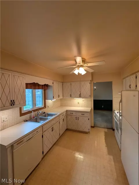 1161 Gulf Rd, Elyria, OH 44035 photo 11