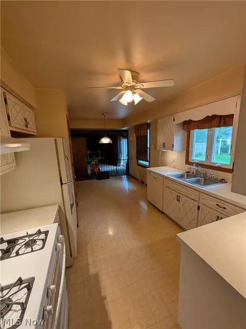 1161 Gulf Rd, Elyria, OH 44035 photo 12