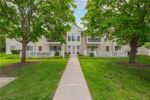 2999 S Bay Dr #F-4, Westlake, OH 44145
