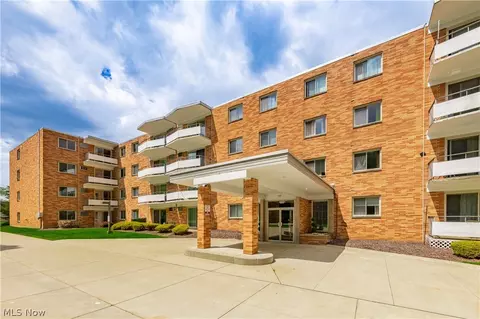 521 Tollis Pkwy #288, Broadview Heights, OH 44147