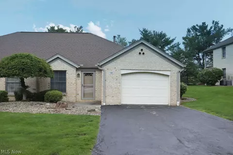 810 Southwestern Run #15, Poland, OH 44514
