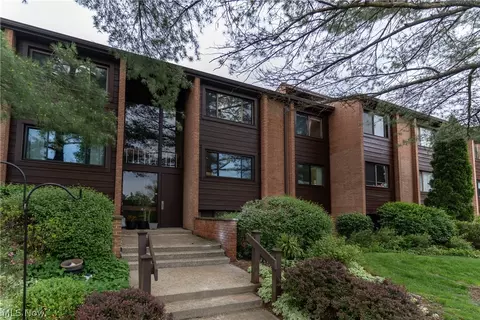 935 Canyon View Rd #202, Sagamore Hills, OH 44067