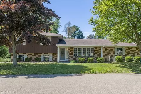 1424 Oak St, Dover, OH 44622