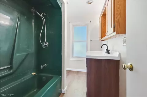 Bath - 707 Eastern Ave, Ashland, OH 44805 photo 1 of 3