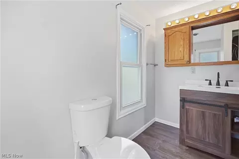 Bath - 707 Eastern Ave, Ashland, OH 44805 photo 2 of 3