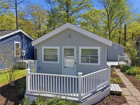 5825 Lake Rd, Ashtabula, OH 44004