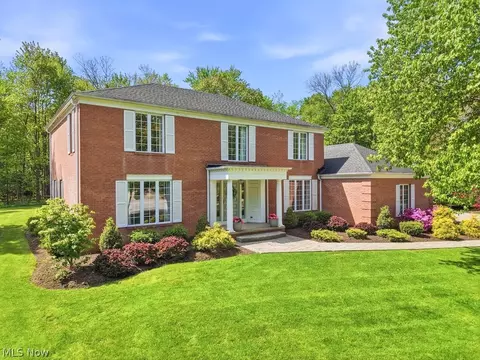 9026 Frost Ln, Brecksville, OH 44141