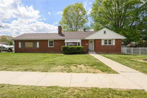 1107 4th St NE, Massillon, OH 44646