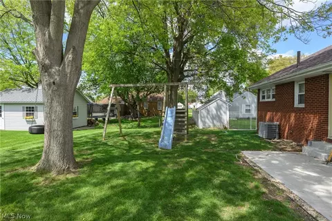 Exterior - 1107 4th St NE, Massillon, OH 44646 photo 4 of 5