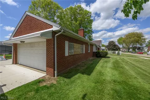 Exterior - 1107 4th St NE, Massillon, OH 44646 photo 3 of 5