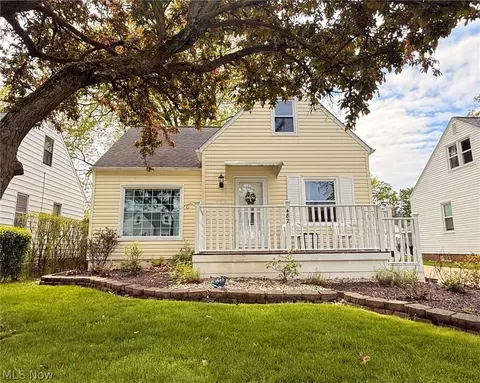 482 E 329th St, Willowick, OH 44095