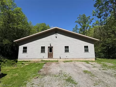 2934 Henderson School Rd NE, New Philadelphia, OH 44663