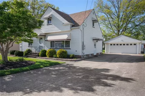 30401 Harrison St, Willowick, OH 44095