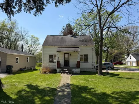164 N Avon Ave, Wadsworth, OH 44281