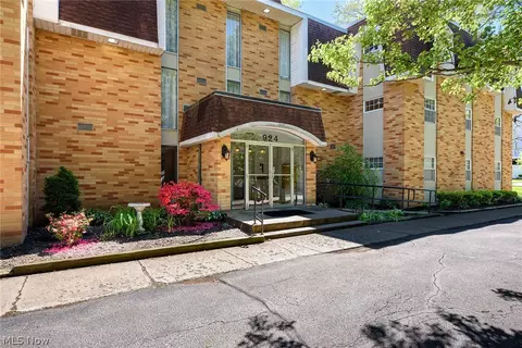 924 Memorial Pkwy #207, Akron, OH 44303