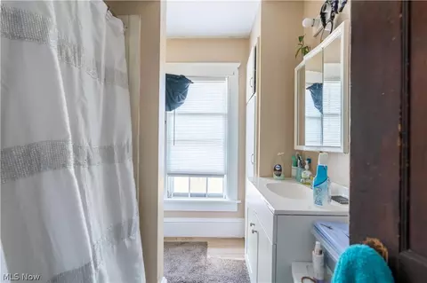 Bath - 206 Ingram Ave SW, Canton, OH 44710 photo 2 of 2