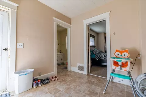 Entry Way - 206 Ingram Ave SW, Canton, OH 44710 photo 3 of 5