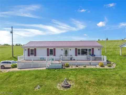 7400 Sweetheart Dr, Zanesville, OH 43701