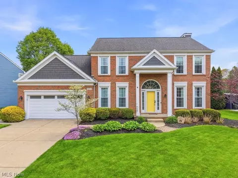 8431 Shorthorn Dr, Sagamore Hills, OH 44067