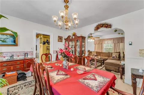 Dining - 1533 E 195th St, Euclid, OH 44117 photo 2 of 3