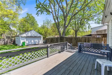 Exterior - 1533 E 195th St, Euclid, OH 44117 photo 5 of 7