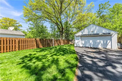 Exterior - 1533 E 195th St, Euclid, OH 44117 photo 4 of 7