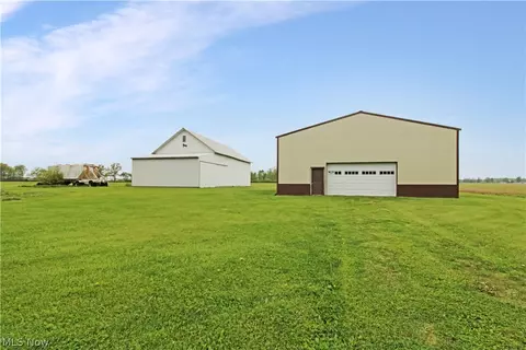 W Bloom Road, Oak Harbor, OH 43449