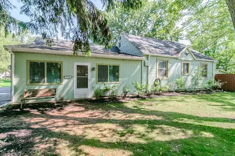 9041 Maiden Ln, Mentor, OH 44060