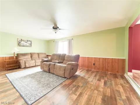 Living - 1664 Douglas Rd, Wickliffe, OH 44092 photo 5 of 5