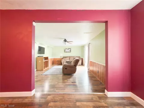 Living - 1664 Douglas Rd, Wickliffe, OH 44092 photo 3 of 5