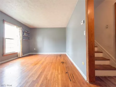 Living - 1664 Douglas Rd, Wickliffe, OH 44092 photo 2 of 5