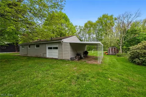 6109 Vale View Dr SW, Sherrodsville, OH 44675