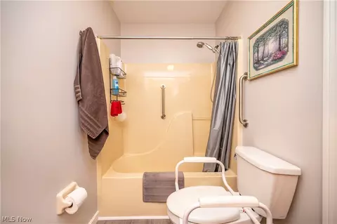 Bath - 7062 West Blvd #1, Boardman, OH 44512 photo 3 of 4
