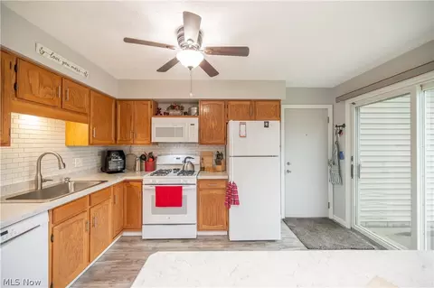 Kitchen - 7062 West Blvd #1, Boardman, OH 44512 photo 2 of 5