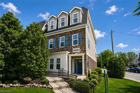 38083 Euclid Ave #2, Willoughby, OH 44094